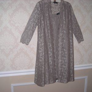 Alex Evenings Taupe Sheath with Scalloped Shear Long Sleeved Cover Size 8